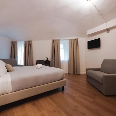 Carlo Felice Boutique מלון 3*