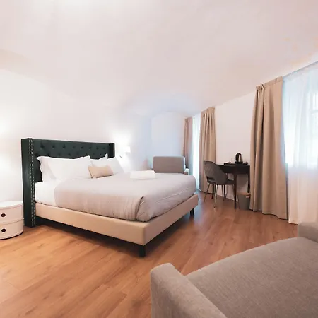 Carlo Felice Boutique Turim